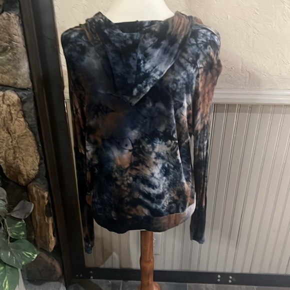 Ginger G Hoodie - Picture 2 of 4